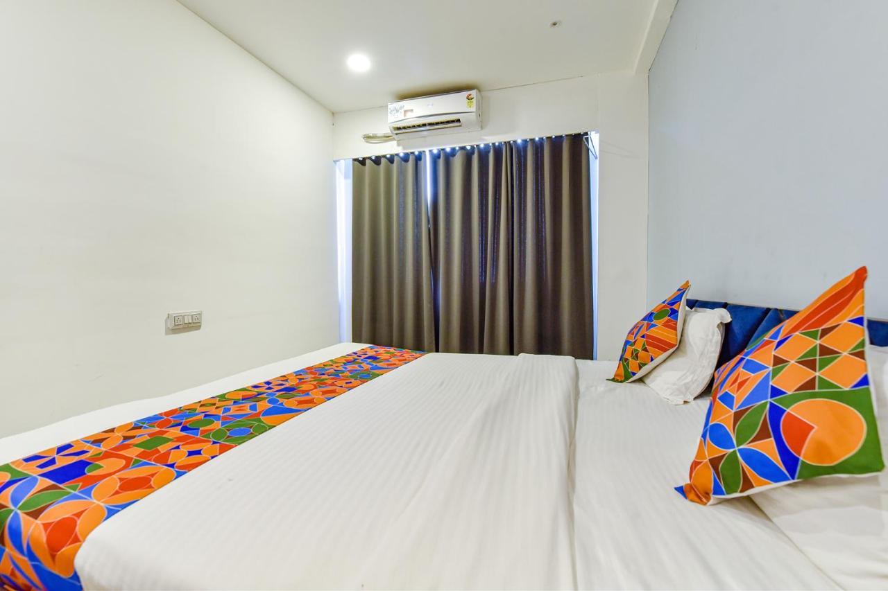 Fabhotel Code Surat Exterior foto