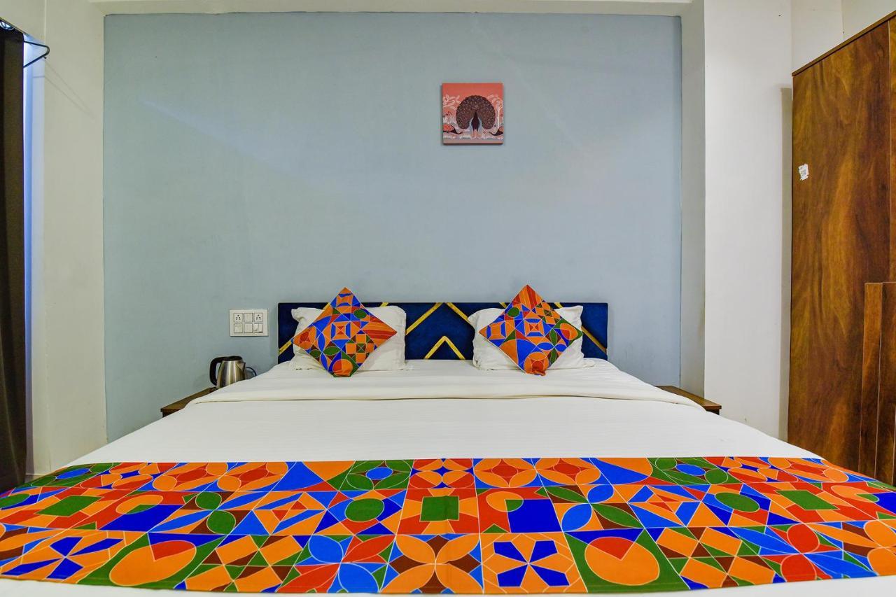 Fabhotel Code Surat Exterior foto