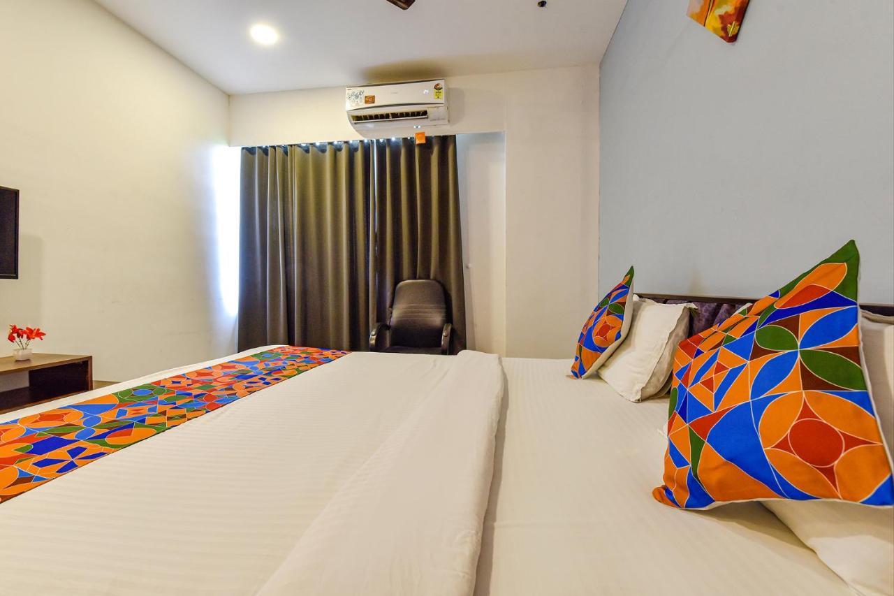 Fabhotel Code Surat Exterior foto