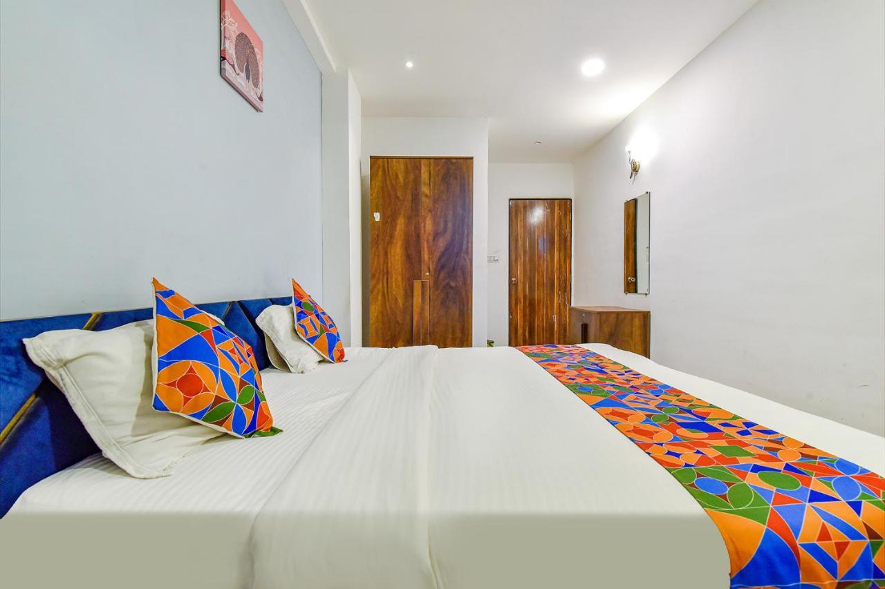 Fabhotel Code Surat Exterior foto